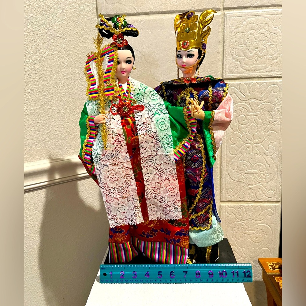Vintage 1970s Korean wedding doll set
